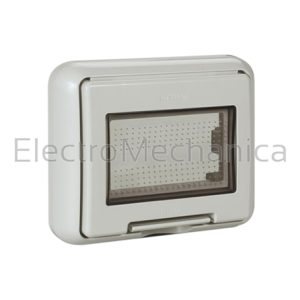 136.5023 Flush Mount Housing 3GANG – Scame
